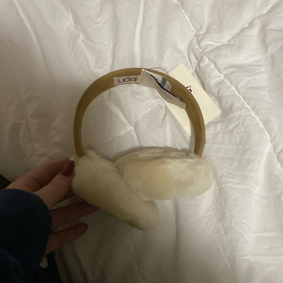 Ugg earmuffs - Picture 2 of 2